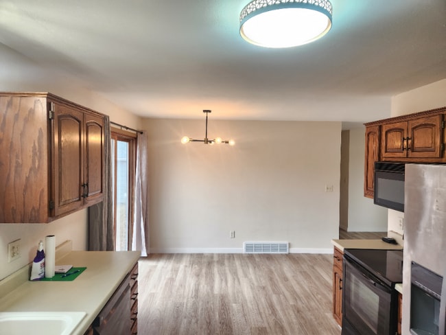 Building Photo - 2105 Sylvan Cir