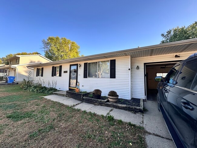 Building Photo - 1140 Adler Dr