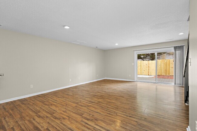 Foto del edificio - !Wow! Updated townhouse for rent Virginia Beach