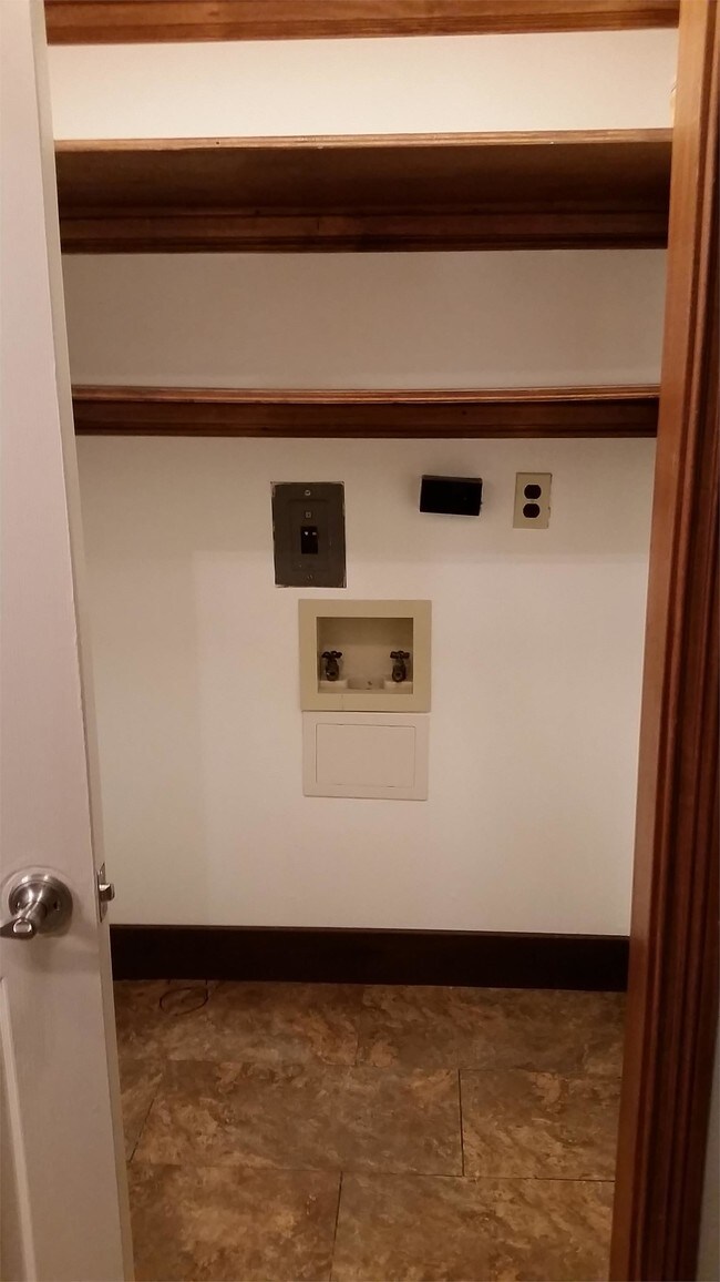 Foto del edificio - 4800 Kuebler Rd