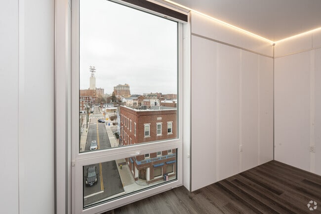 1B, 1B - 600SF - Bank Street