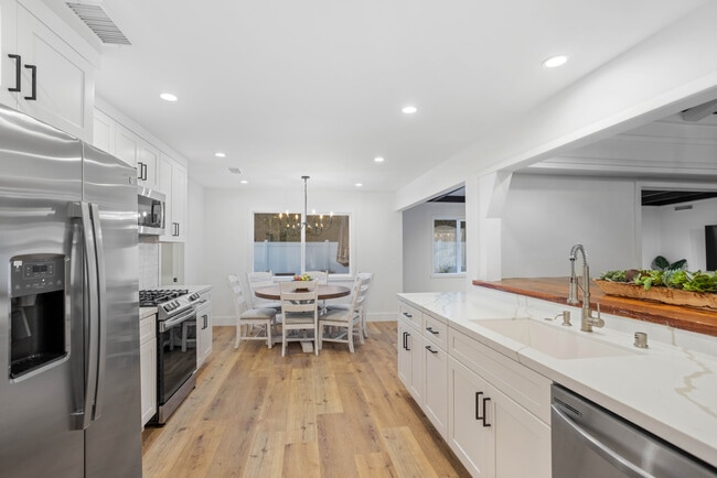 Building Photo - 19119 Ingomar St