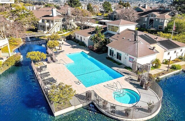 Foto del edificio - 15 Shoreline Ct