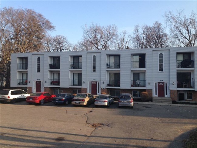 Building Photo - 1 br, 1 bath Apartment - Heritage Manor 507 E