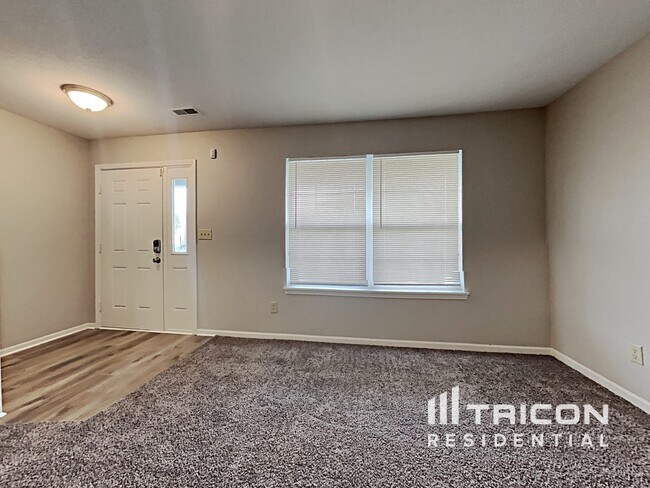 Foto del edificio - 619 Sweet Creek Dr