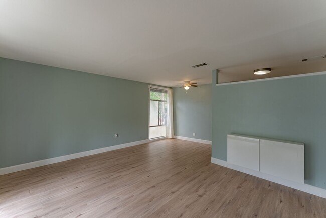 Foto del edificio - Cozy 3BD/2BA Brick Home in Vibrant Northea...