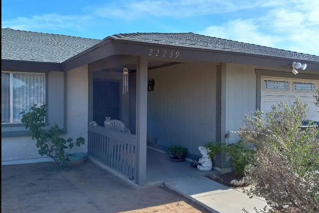 Building Photo - 3 BEDROOM APPLE VALLEY HOME ON LARGE LOT