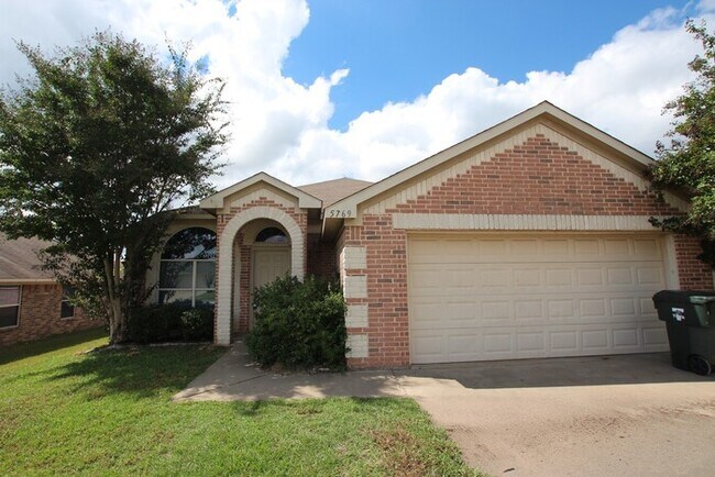 Building Photo - Available Now! Beautiful 4 bedroom home in...