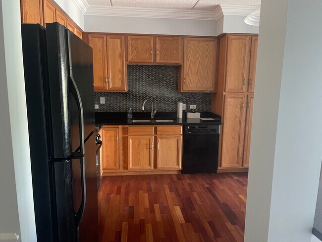 Foto del edificio - 8747 W Bryn Mawr Ave
