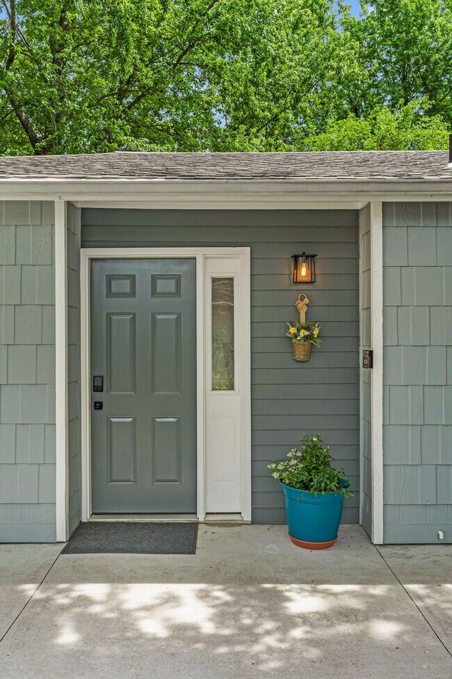 Foto del edificio - 2421 Brook Ln