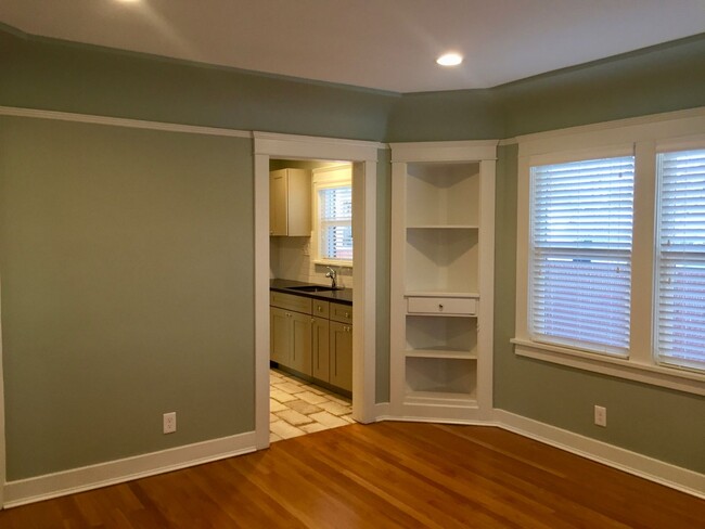 Building Photo - Midtown 2 bed/ 1 bath - Fully Remodeled wi...