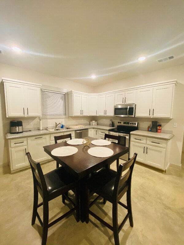 Building Photo - 4604 Wolf Run Trl