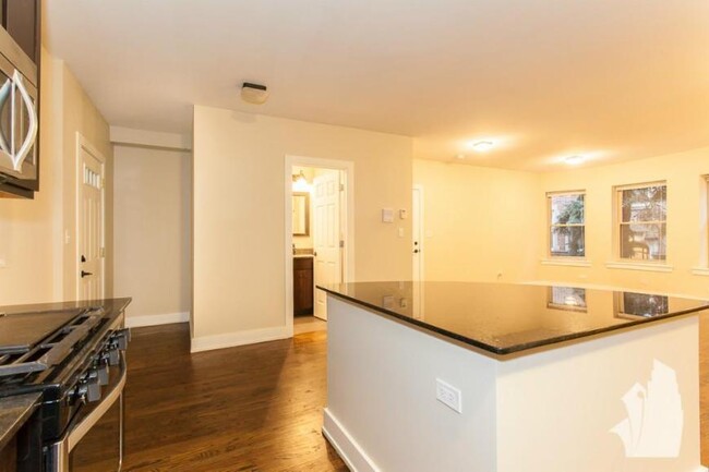 Foto del edificio - 1 bedroom in Chicago IL 60640
