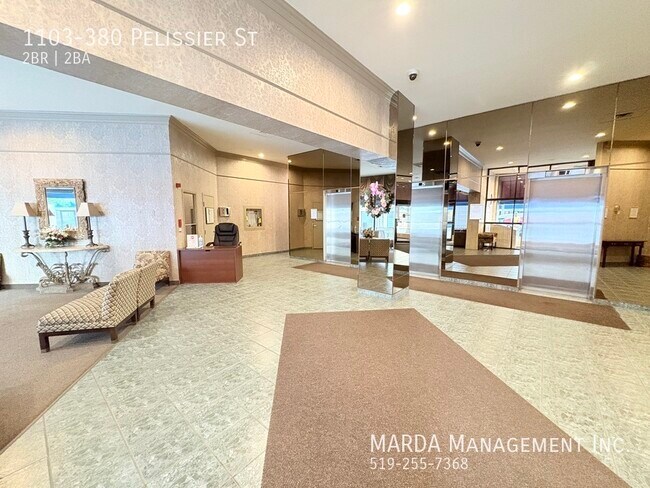 Photo du bâtiment - DOWNTOWN LUXURY LIVING - UPDATED 2 BED 2 B...