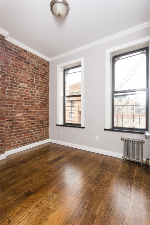 Building Photo - 325 E 5th St