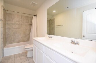 Building Photo - 9431 Summer River Dr