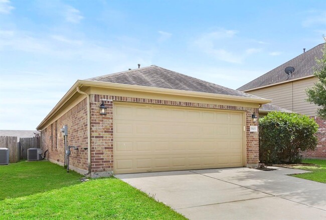Foto del edificio - 15603 Walnut Leaf Ln