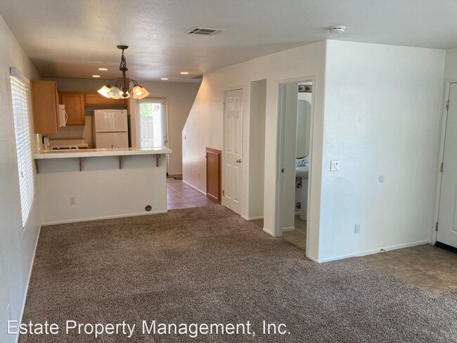 Building Photo - 3 br, 2.5 bath House - 204 Quail Circle