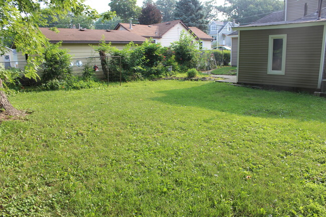 Building Photo - 403 S Highland Dr