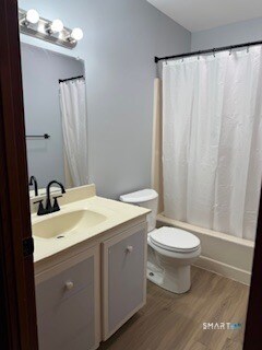 Foto del edificio - 702 Twin Circle Dr