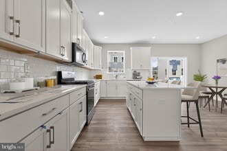 Building Photo - 5 Moran Pl