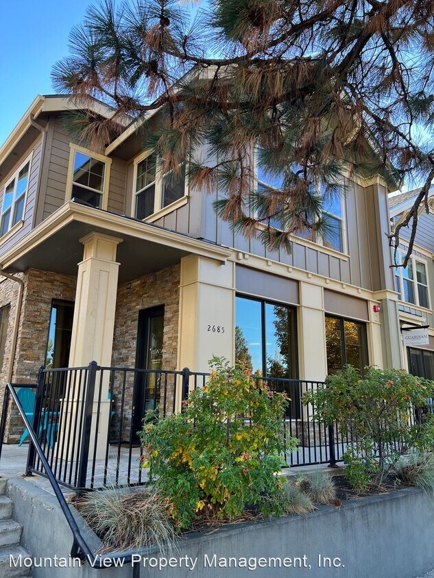 2 br, 2 bath House 2685 NW Crossing Drive House Rental in Bend, OR