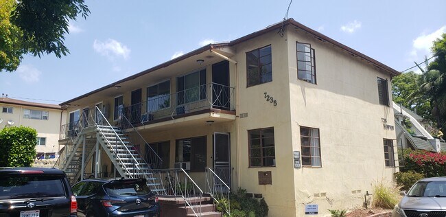 Foto del edificio - 7235 Hampton Ave