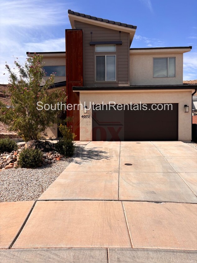 Foto principal - Wonderful 4 bed / 2.5 bath in Desert Canyo...