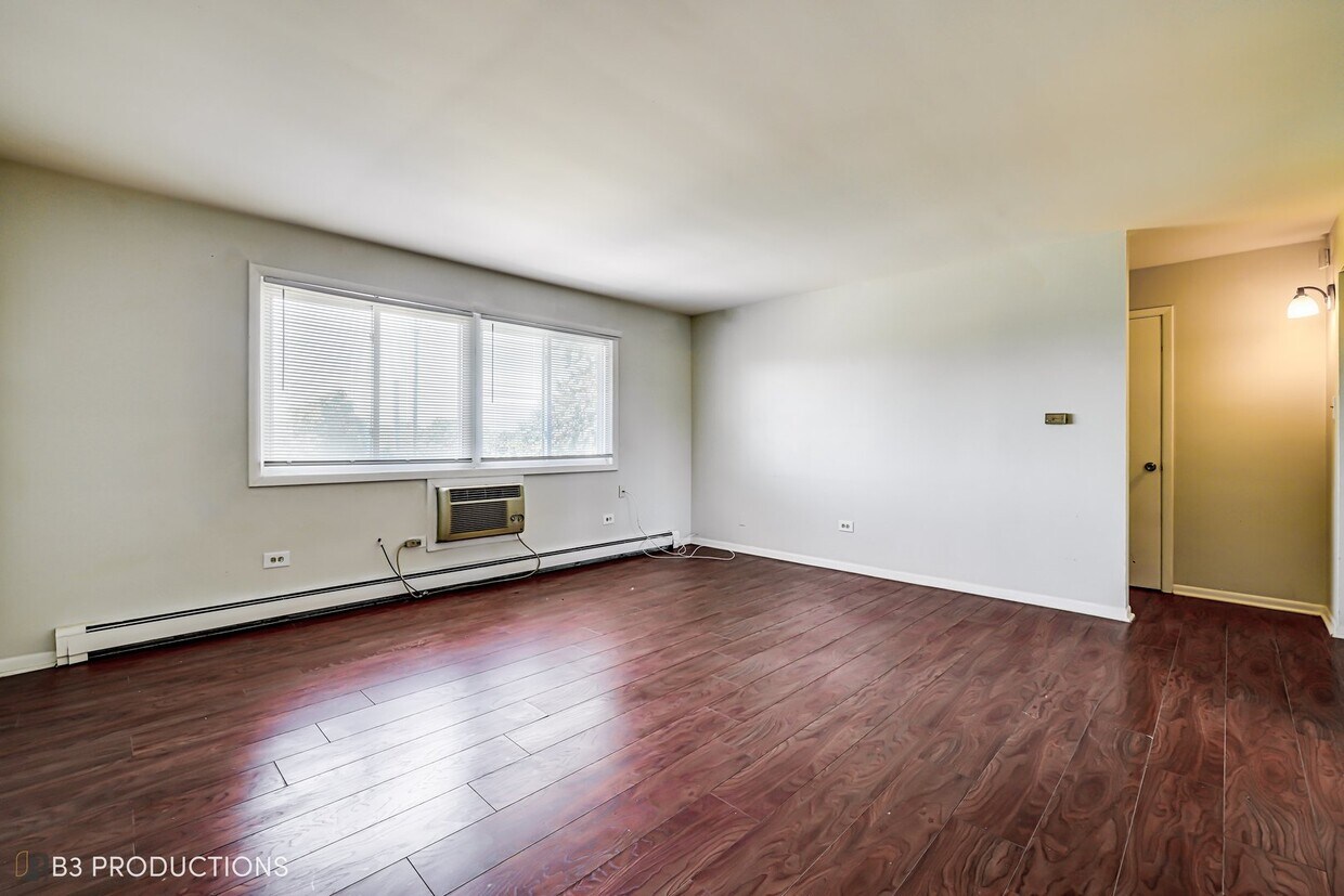 Primary Photo - 4430 W 111th St