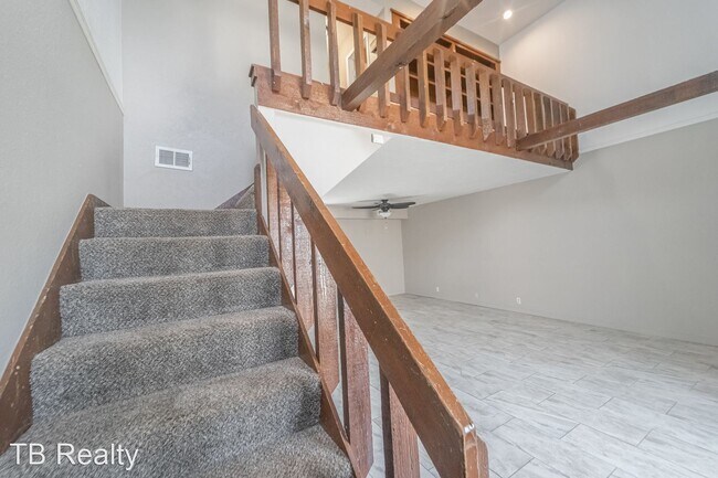 Building Photo - 2 br, 1.5 bath House - 9629 Hefner Village...