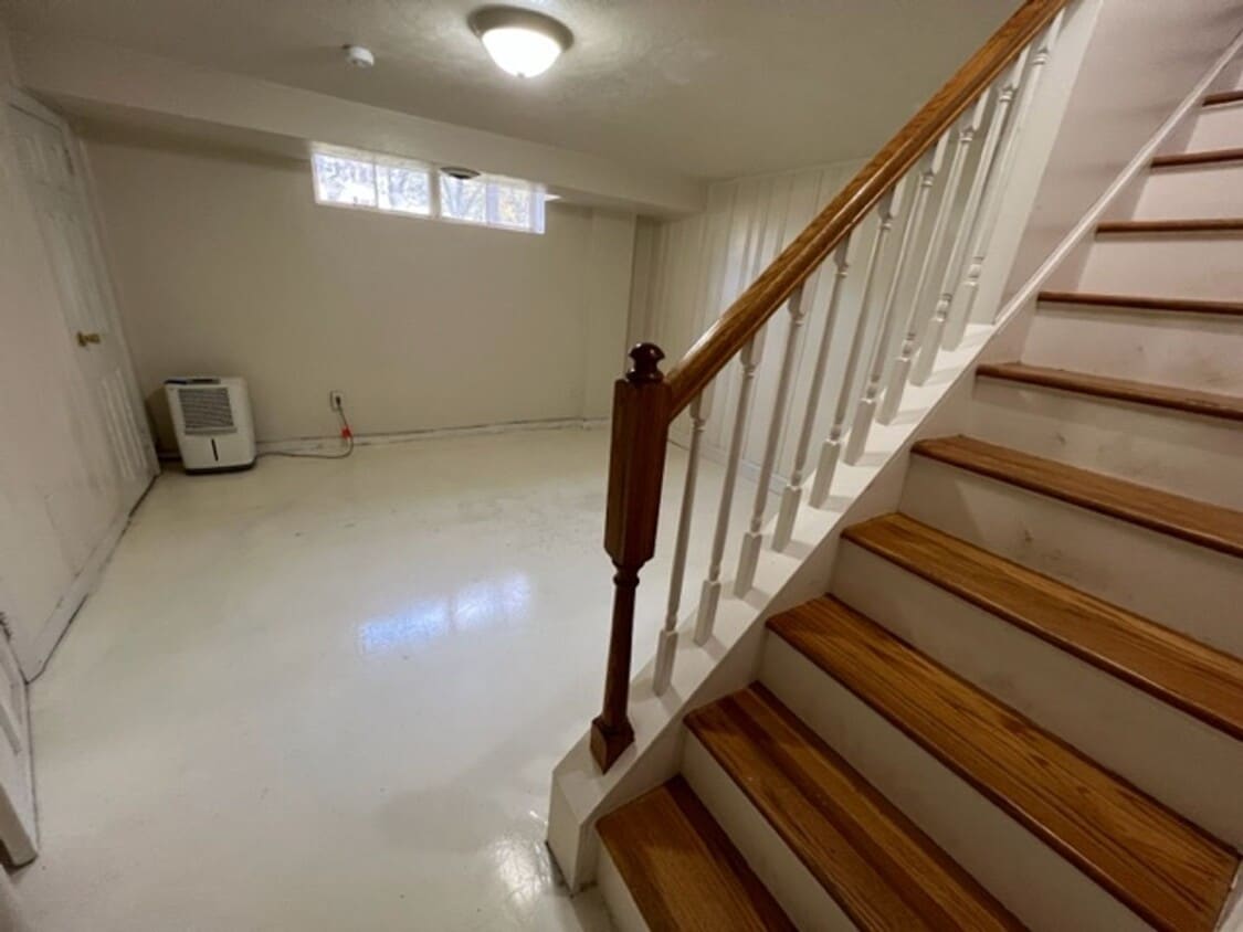 Building Photo - 2 bed 2 bath- DOWNSTAIRS!!