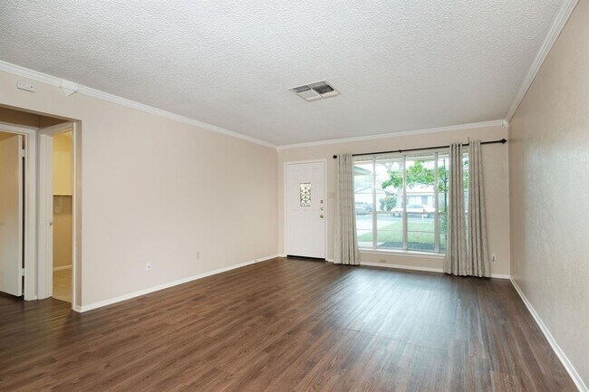 Foto del edificio - 10419 Firethorn Ln