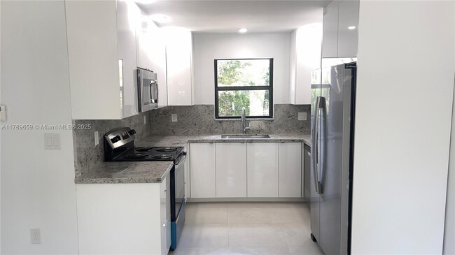 Foto del edificio - 2106 Plunkett Ct