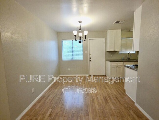 Foto del edificio - 8508 Romney Rd