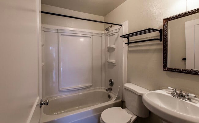 Bathroom - 230 Baxter St