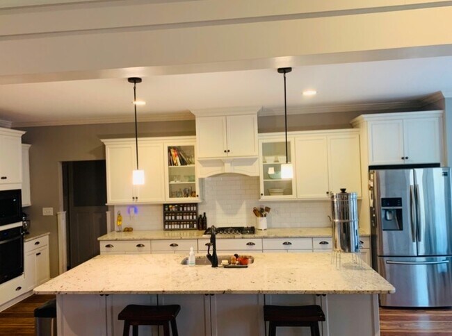 Foto del edificio - 712 Rookery Ln