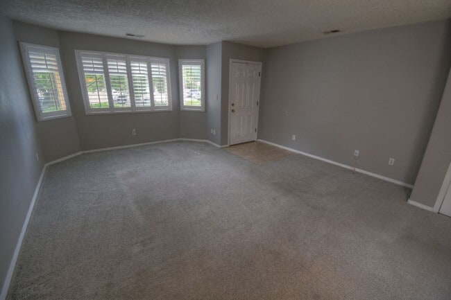 Building Photo - Adorable 2 Bedroom, 2 Bathroom, 2 Car Gara...