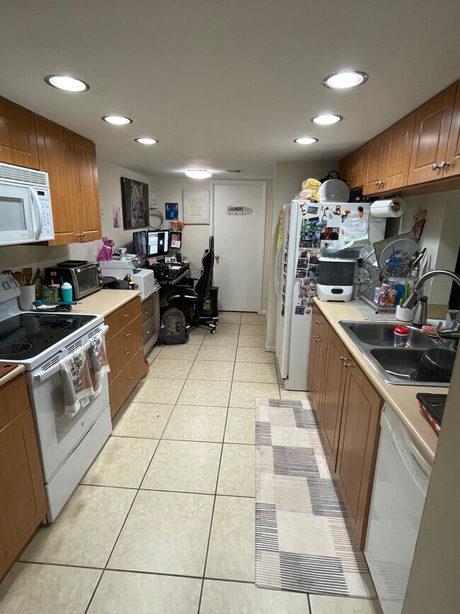 Building Photo - 820 Lavers Cir