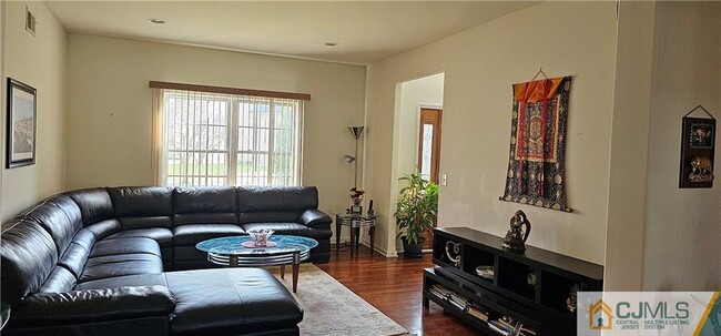 Foto del edificio - 18 Marcel Ln