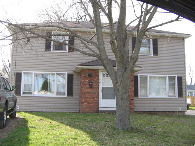 Side by side Duplex - 9 1/2 Suffolk Street