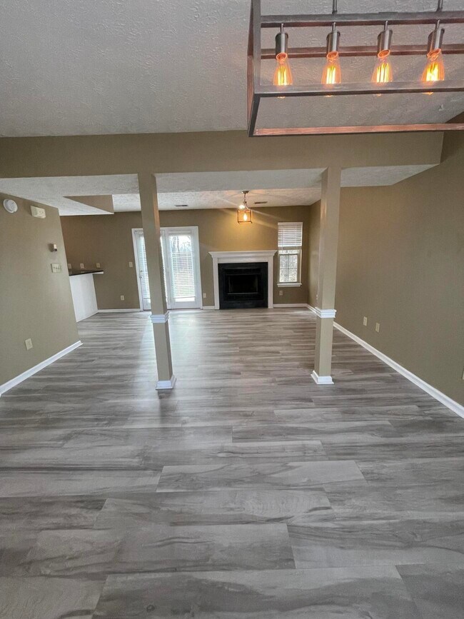 Building Photo - 2112 Belmont Dr