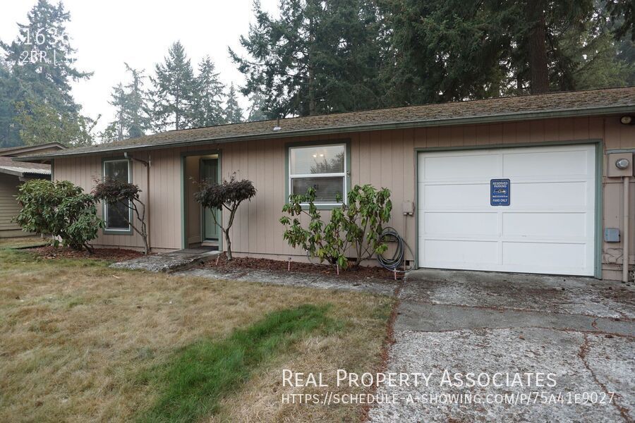 Foto principal - Cozy Two Bedroom Duplex in Tacoma Near Lew...