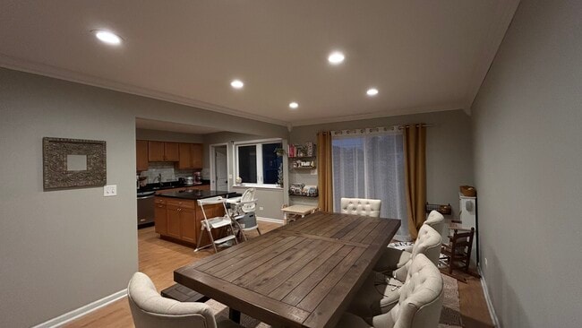 Building Photo - 42 W Taylor Rd