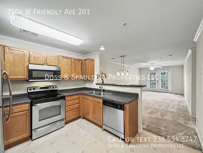Foto del edificio - 7104 W Friendly Ave