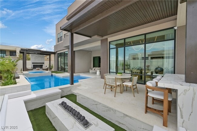 Building Photo - 10718 Desert Hts Ave