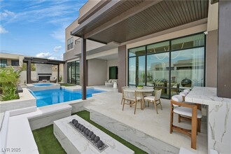 Building Photo - 10718 Desert Hts Ave