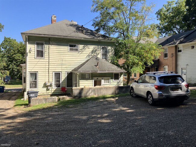 Foto del edificio - 3 br, 1 bath Duplex - 229 Douglas Ave Apt ...