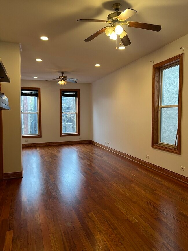 Foto del edificio - 852 N Wood St