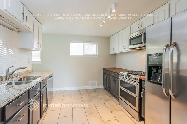 Building Photo - 1415 S Depew St