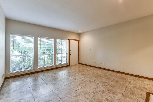 Photo - 2100 Tanglewilde St Apartment